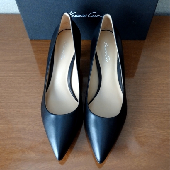 Women's Kenneth Cole Mirror Me Kitten Heeled Pumps - Picture 5 of 9